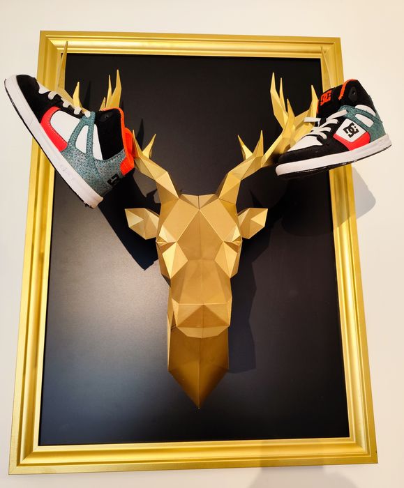 Уникална custom made, единствена по рода си композиция еленска глава