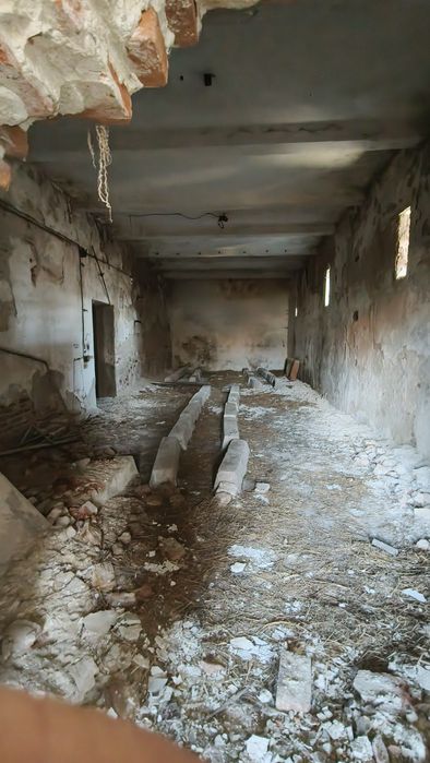 Cladiri+teren de vanzare