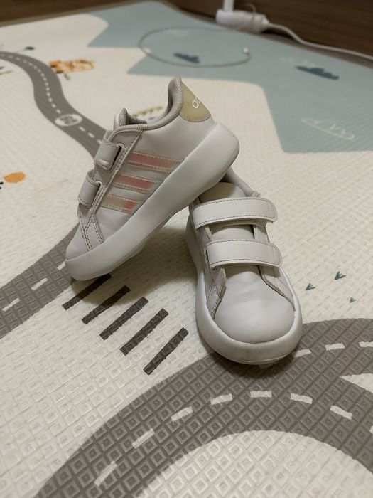 Детски маратонки adidas bubble