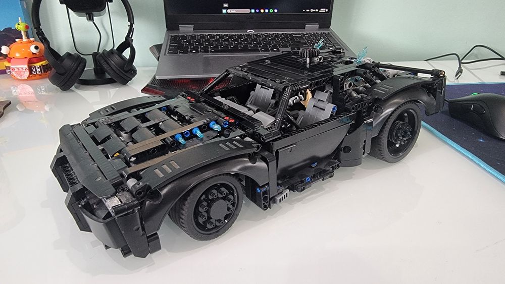 LEGO Technic Batman Batmobile 42127, 1360 piese