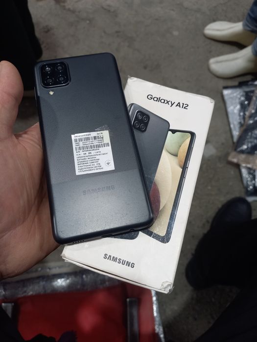 A12 samsung ideal holati yangi tiniq 32GB hotirasi rangi qora.