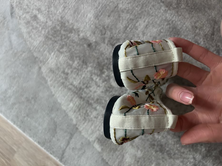 Модерни дамски балеринки на Zara