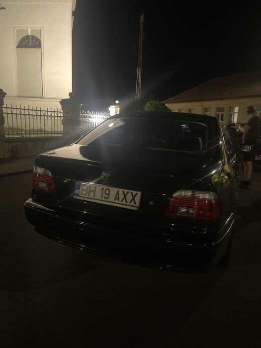 BMW E39 2.0 M47 136 cp diesel, 440.000 km, piele crem, jante 18”, Angel Eyes LED. Caroserie cu defecte, elemente noi incluse.