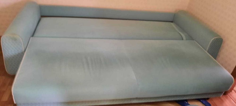 Диван плюс одно кресло