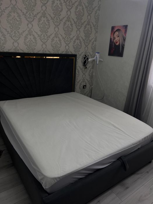 Продам стильную кровать с матрасом