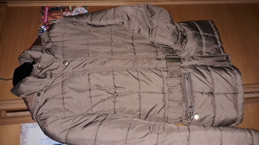 Geaca dama de iarna bej marimea 42 f.usoara si calduroasa