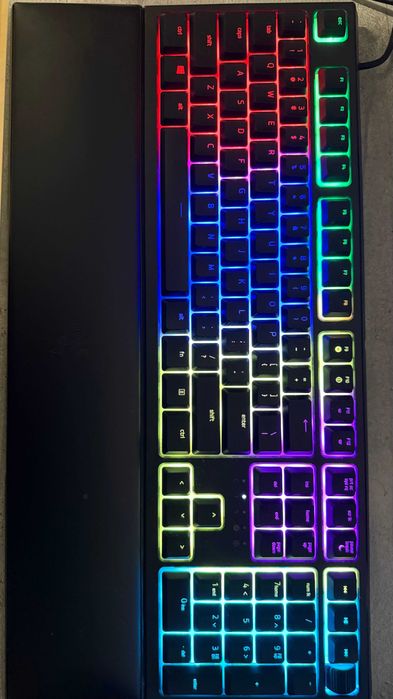 Tastatura Razer Ornata V2 RGB