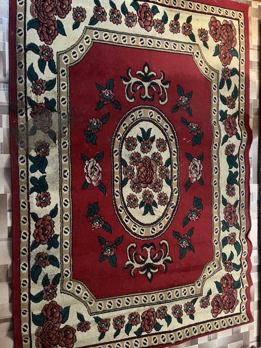 Ковер красный