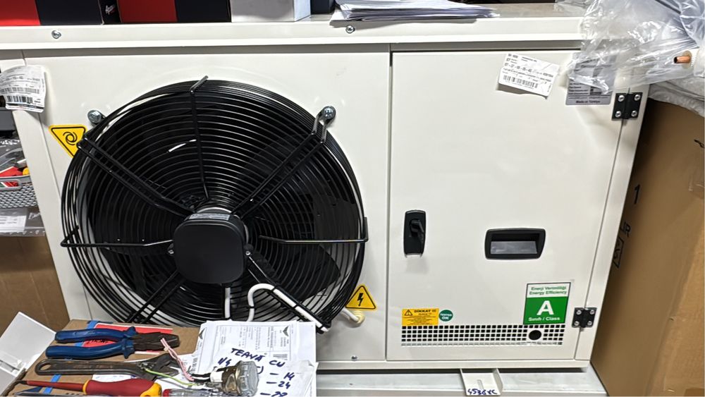 Agregat carcasat refrigerare congelare vitrina frigorifica nou diverse