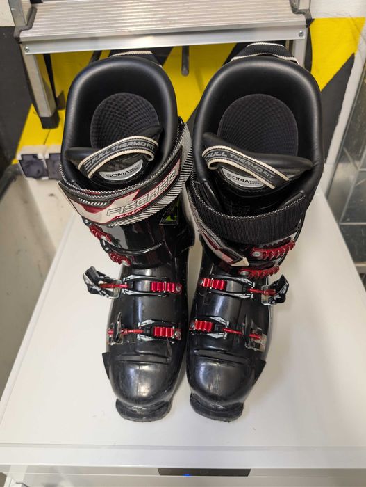 Ски и ски обувки комплект