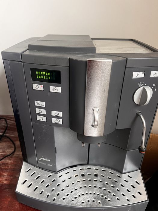 Vand aparat cafea Jura cu macinat boabe