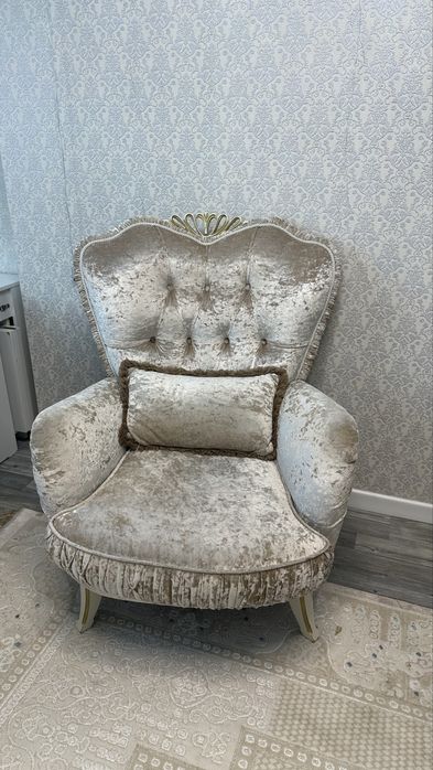 Продам диван с креслами