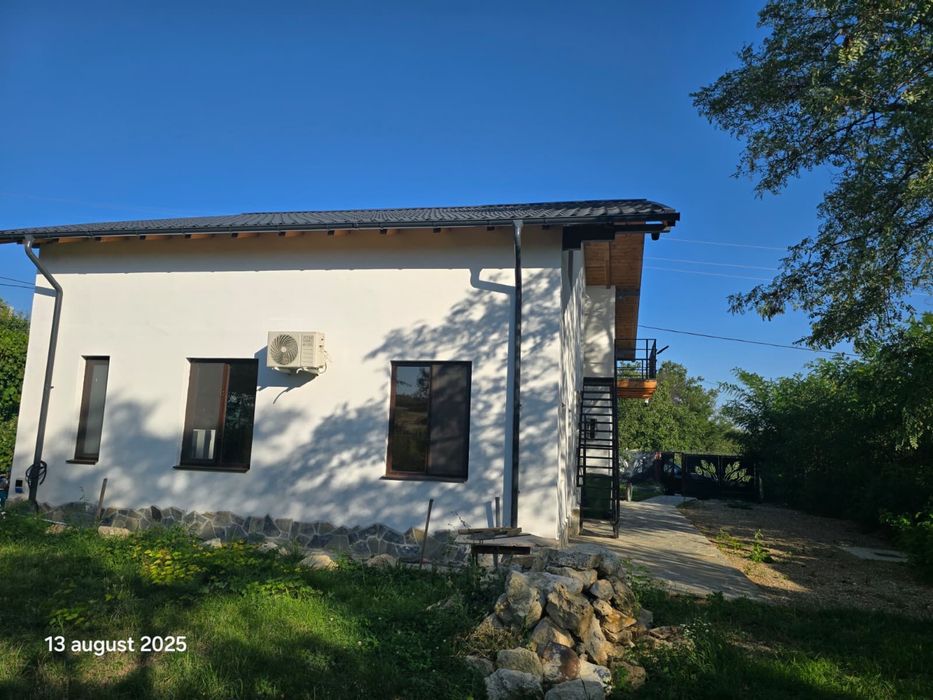 Casa de vanzare + teren 1000m