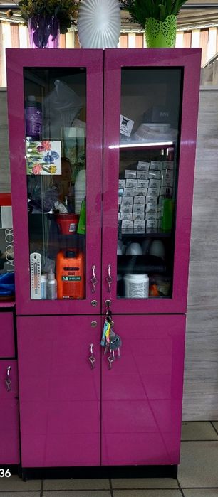 Продам шкаф-витрину  для Салона