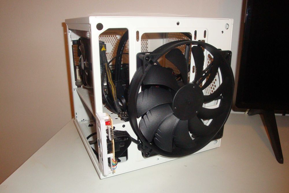carcasa calculator cube thermaltake core v1 mini itx ventilator 20cm