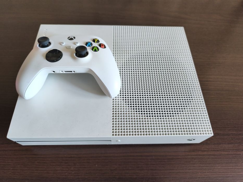 Продаю xbox one s 1 tb