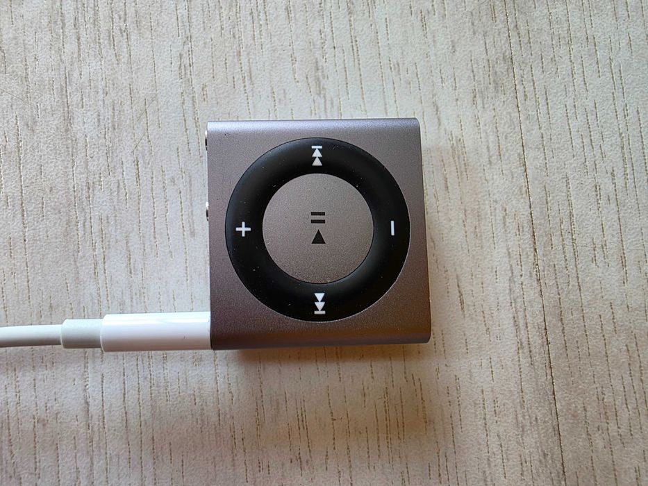 iPod Shuffle 4th Gen Space Gray (mp3 player) 2 GB memorie + casti BOSE