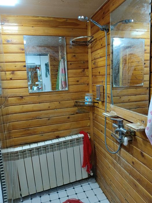 Uy sotiladi 10 sotix hovlisi bor yevro remont