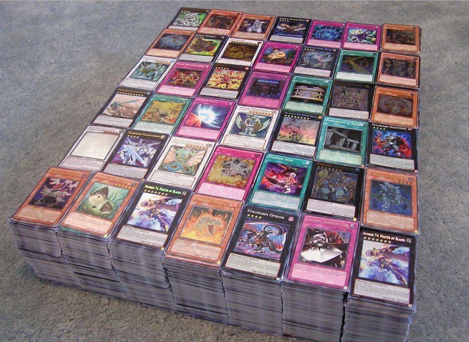 Lot 100 cărți Yugioh