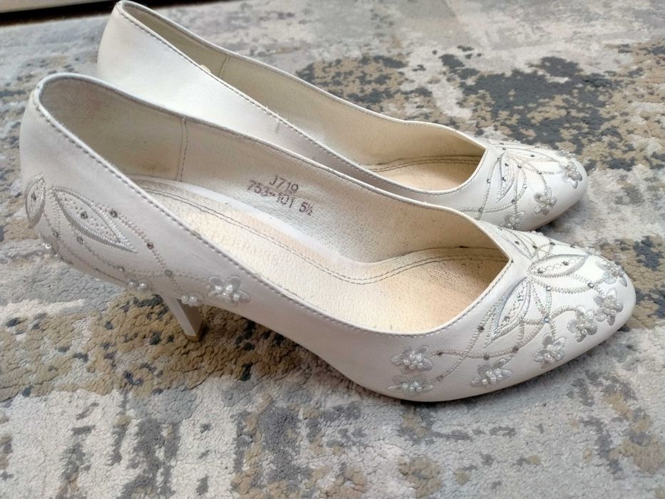 Продам свадебные туфли