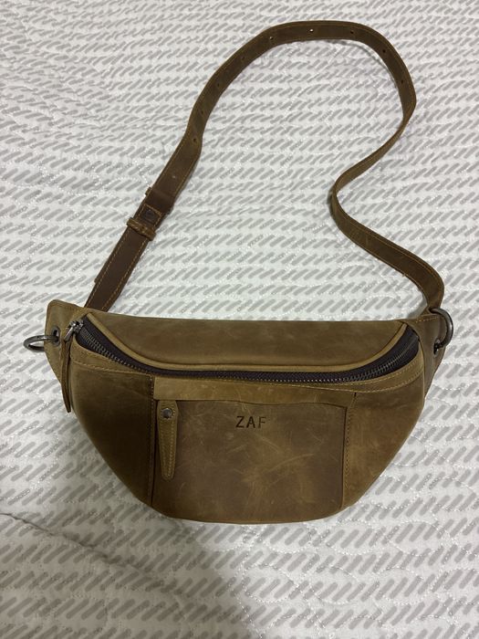 Сумка бананка кожаная