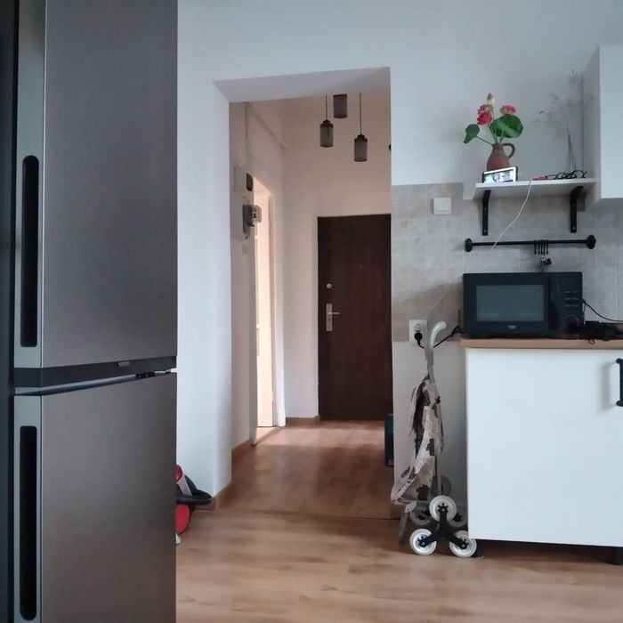Închiriez apartament cu 3 camere zona Piata 1 Mai București