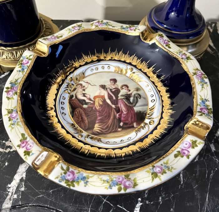 Rafinat centru masa-personaje de epoca-marcat-Franta