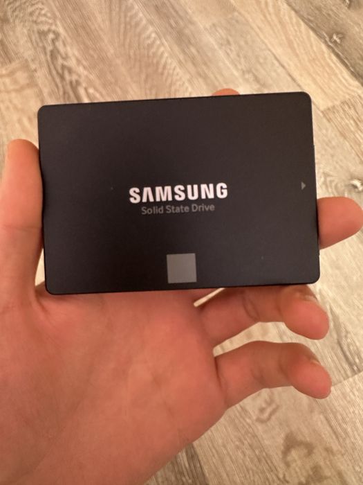 SSD SATA SAMSUNG 2 TR полный рабочий