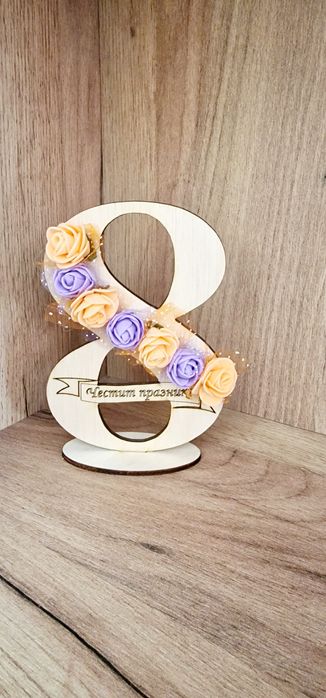 Дървени осмици с цветна декорация