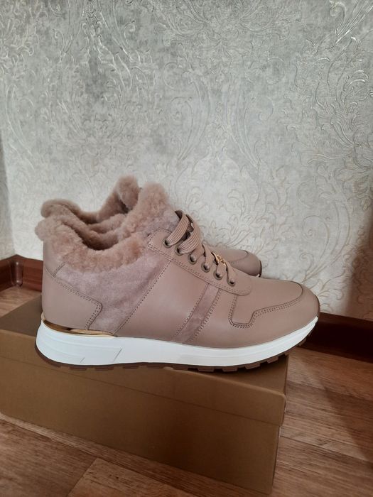 Кроссовки зимние