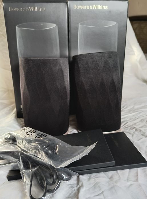 O pereche Boxe Bowers & Wilkins Formation flex in cutie 
Boxe active B