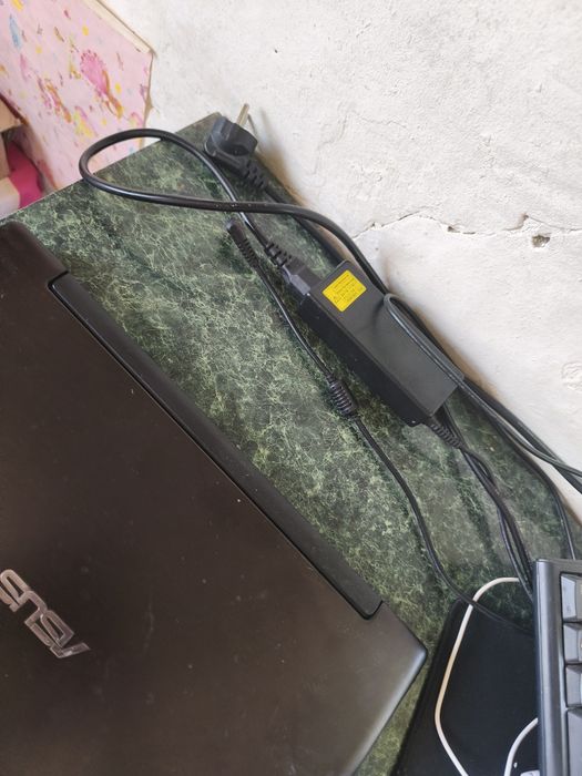 Vând Laptop ASUS