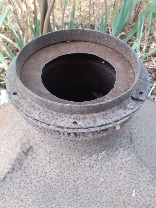 Масивна  метална пещ, камина, барбекю