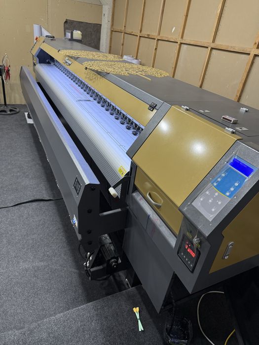 Продаётся широкоформатный принтер