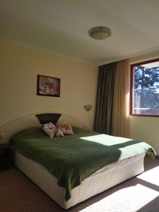 Продава тристаен апартамент в топ центъра на Пампорово