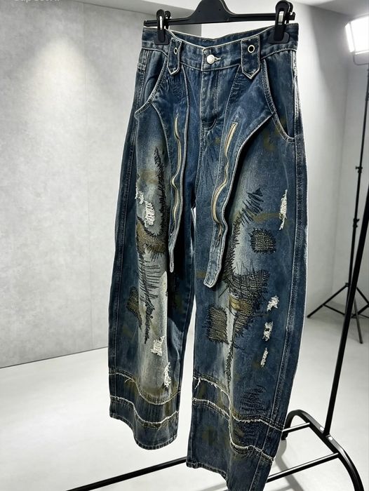 Blugii au o croială foarte largă baggy / barrel fit  .Disponibili in mai multe marimi