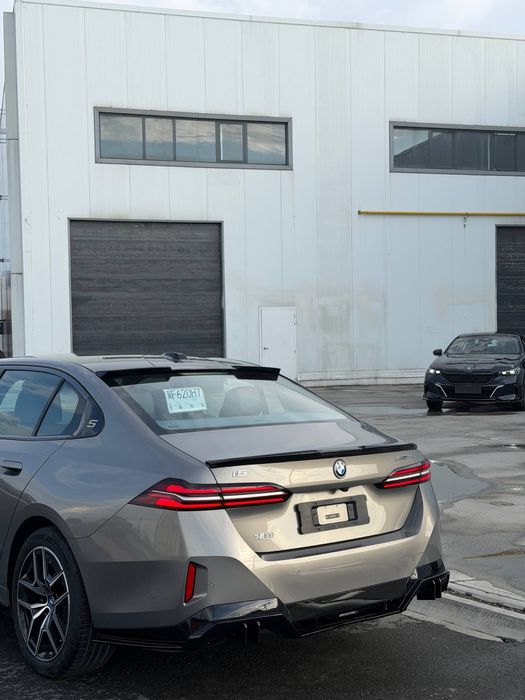 BMW i5 35L monitorli