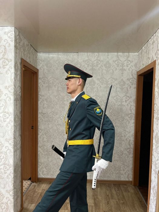 Продам парадный костюм.