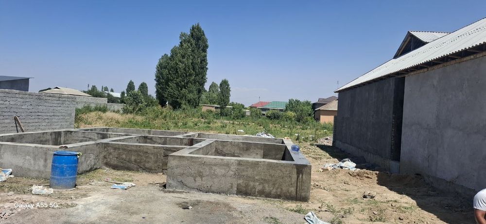 Куйлик катта бозор оркасида авангард  бойкургон  2 сутих срошни сотила