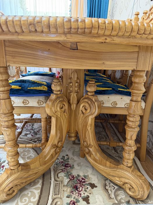 Стол со стульями