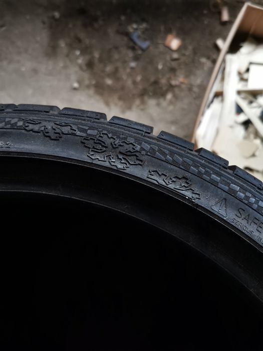 Cauciucuri de iarna  235 35 19