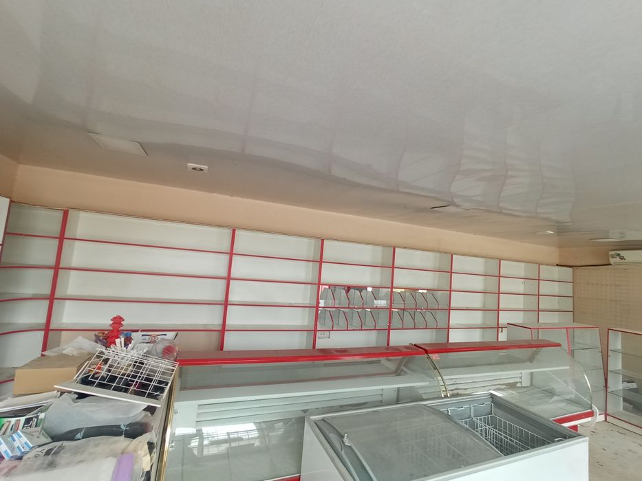 Magazin po'lka vitrina