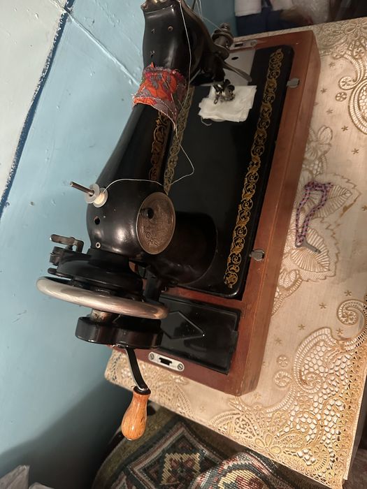 Продам швейную машинку