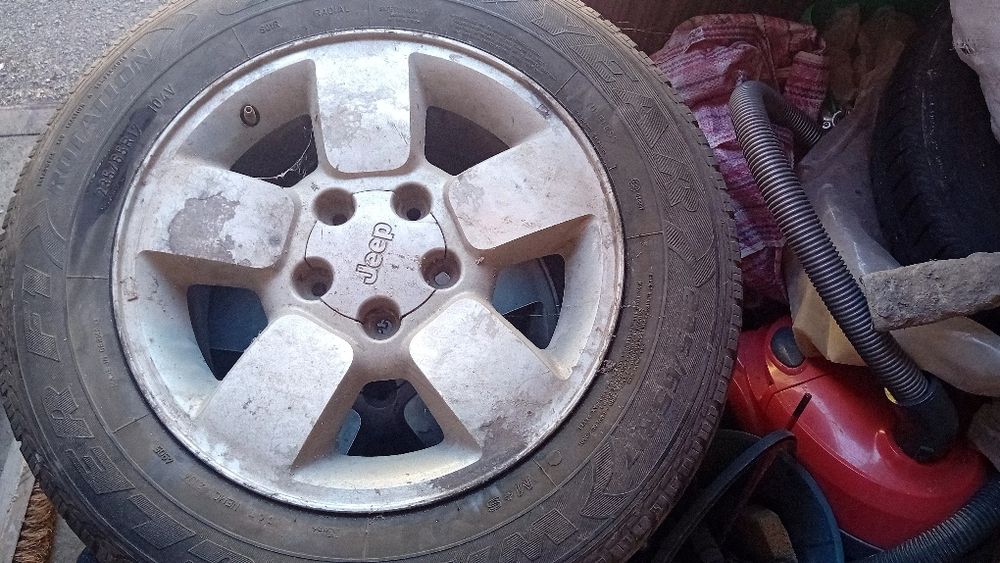 Комплект гуми с джанти за Jeep