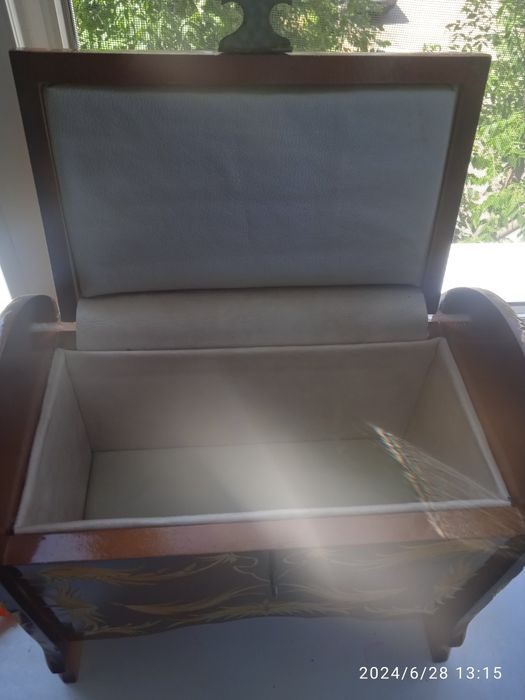 Сундук деревянный