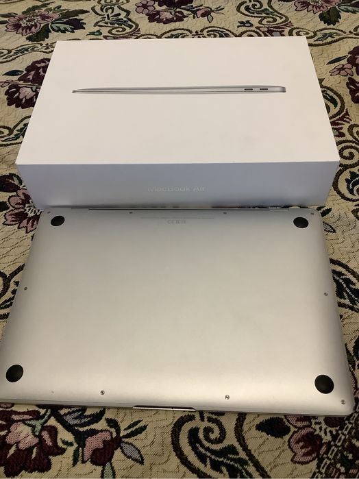 Продам macbook air 2019