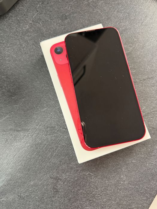 Телефон iPhone 13