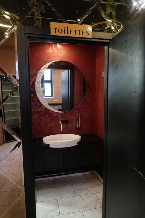 Inchiriez spatiu comercial in Piata Unirii nr 5, Oradea