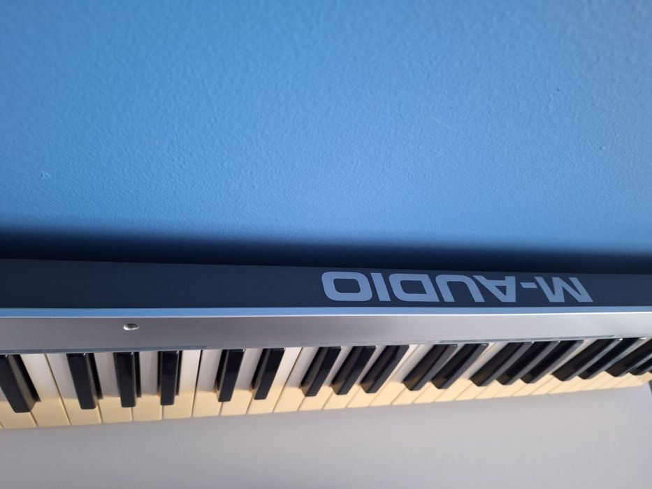 M Audio Midi Keyboard И Berhinger Mixer 2 Channel