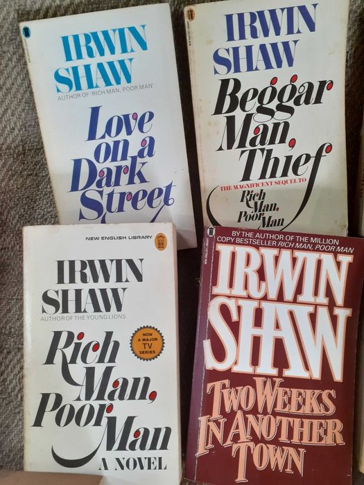 книги  издателство  Penguin оригинал на  английски общо  13 броя